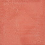 Merkezden yayılan yıldız desenine sahip kırmızı renkli tretuvar karosu.