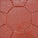 Sekiz kenarlı kırmızı renkli tretuvar karosu.