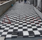 Kumlanmış yüzeyli koyu gri beton parke taşları