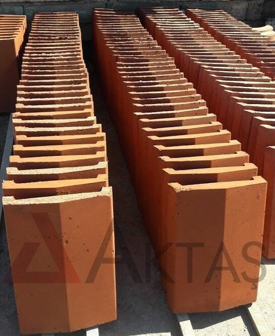 Kiremit Rengi Geçmeli Harpuşta Taş Duvar Üstü Kaplama