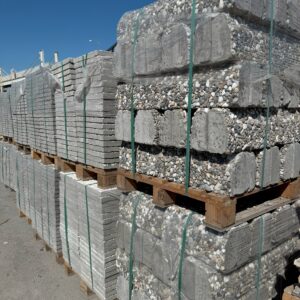 40x40 cm wash beton karoların farklı renklerdeki (siyah, beyaz, karışık) ve uygulama desenlerindeki (dama, düz zemin) dış mekan zemin kaplama örnekleri.