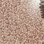 Kırmızı zeminli beyaz mermer taneli Terrazo Karo A-43 40x40 modeli.