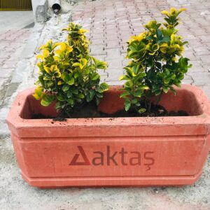 Aktaş Dikdörtgen Beton Saksı (80x30x40 cm) – Canlı Kırmızı Renk