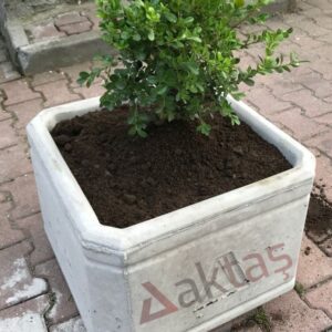 Aktaş Kare Beton Saksı (50x50x40 cm) – Doğal Gri Renk - Dekor Taşı