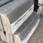 siyah renkli geçmeli beton bordür taşı 50x20x10 cm bahçe uygulaması