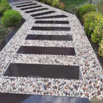 villa bahçesi beton adım taşı uygulaması