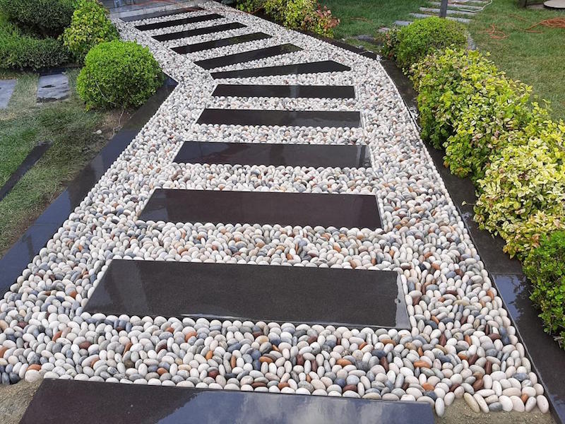 villa bahçesi beton adım taşı uygulaması