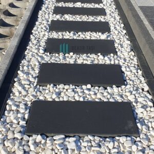 Bazalt kumlamalı 30x60 adım taşı