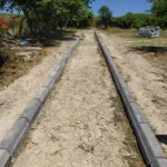 Bahçe yolu kenarında beton bordür taşı uygulaması