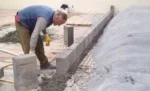Usta tarafından bordür taşı döşeme işçiliği