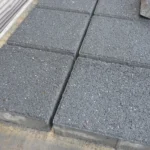 İkinci el parke taşı uygulaması için gri beton parke taşı detayı