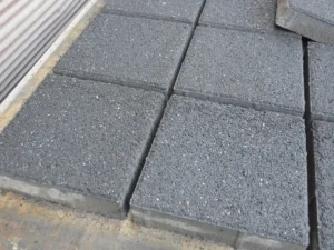 İkinci el parke taşı uygulaması için gri beton parke taşı detayı
