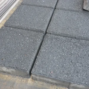İkinci el parke taşı uygulaması için gri beton parke taşı detayı